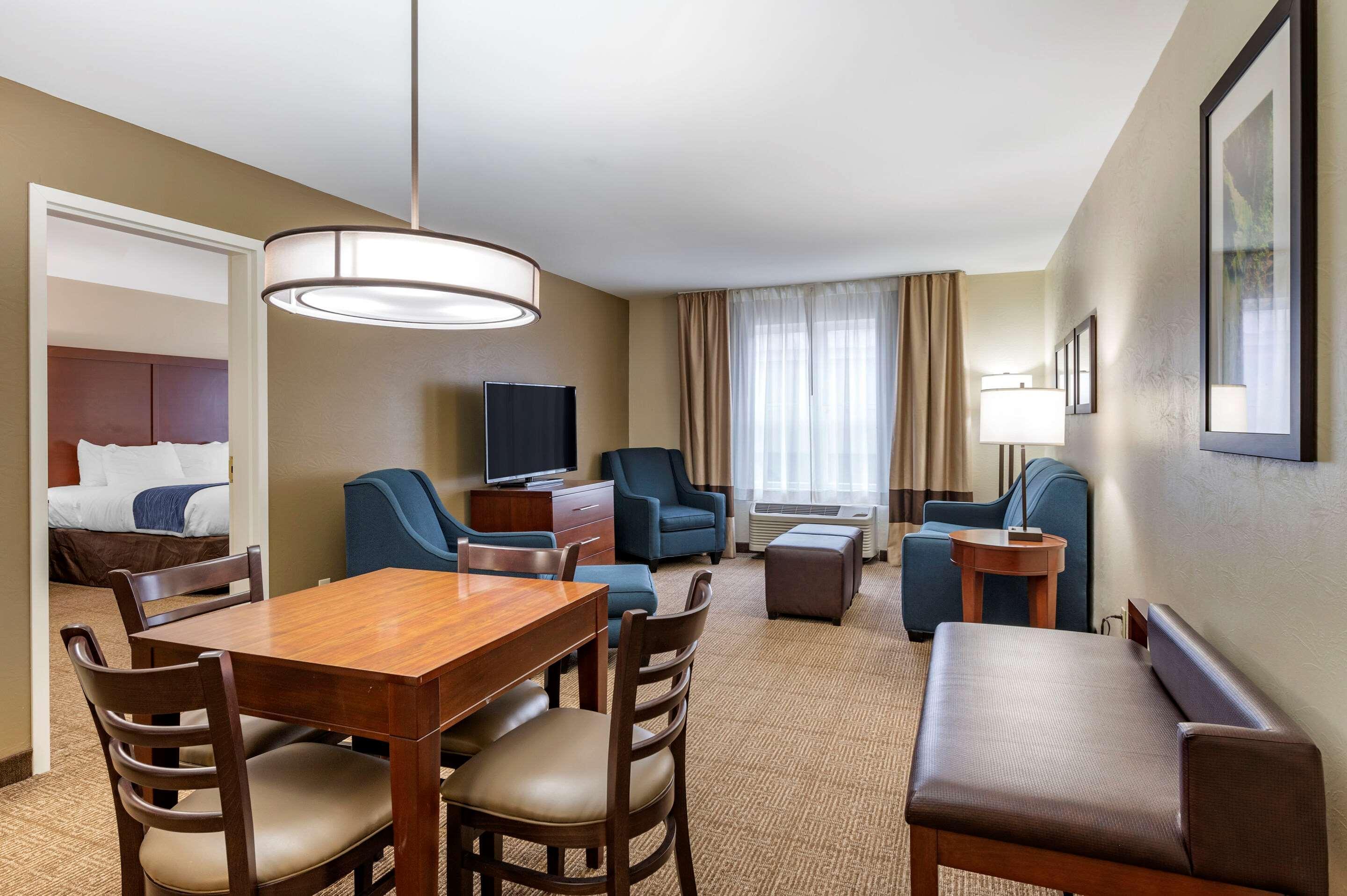 Comfort Inn & Suites Northern Kentucky Wilder Εξωτερικό φωτογραφία