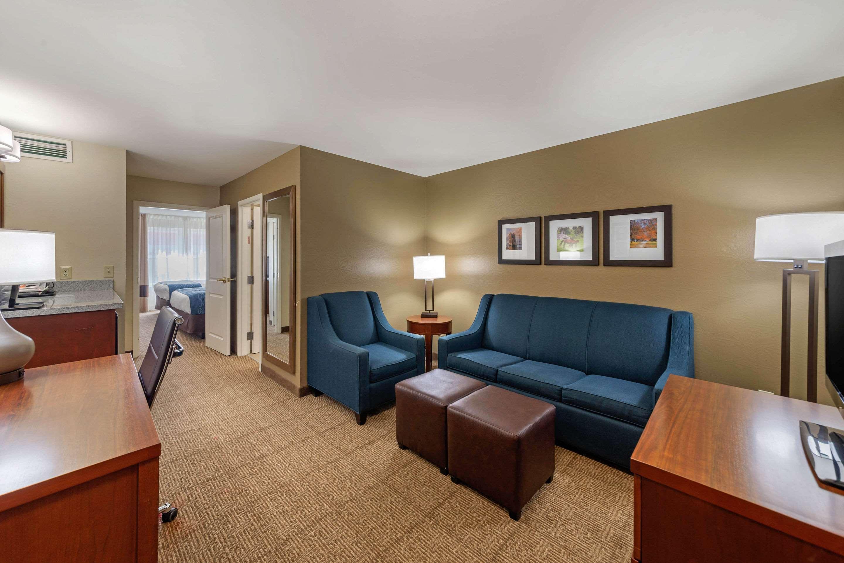 Comfort Inn & Suites Northern Kentucky Wilder Εξωτερικό φωτογραφία