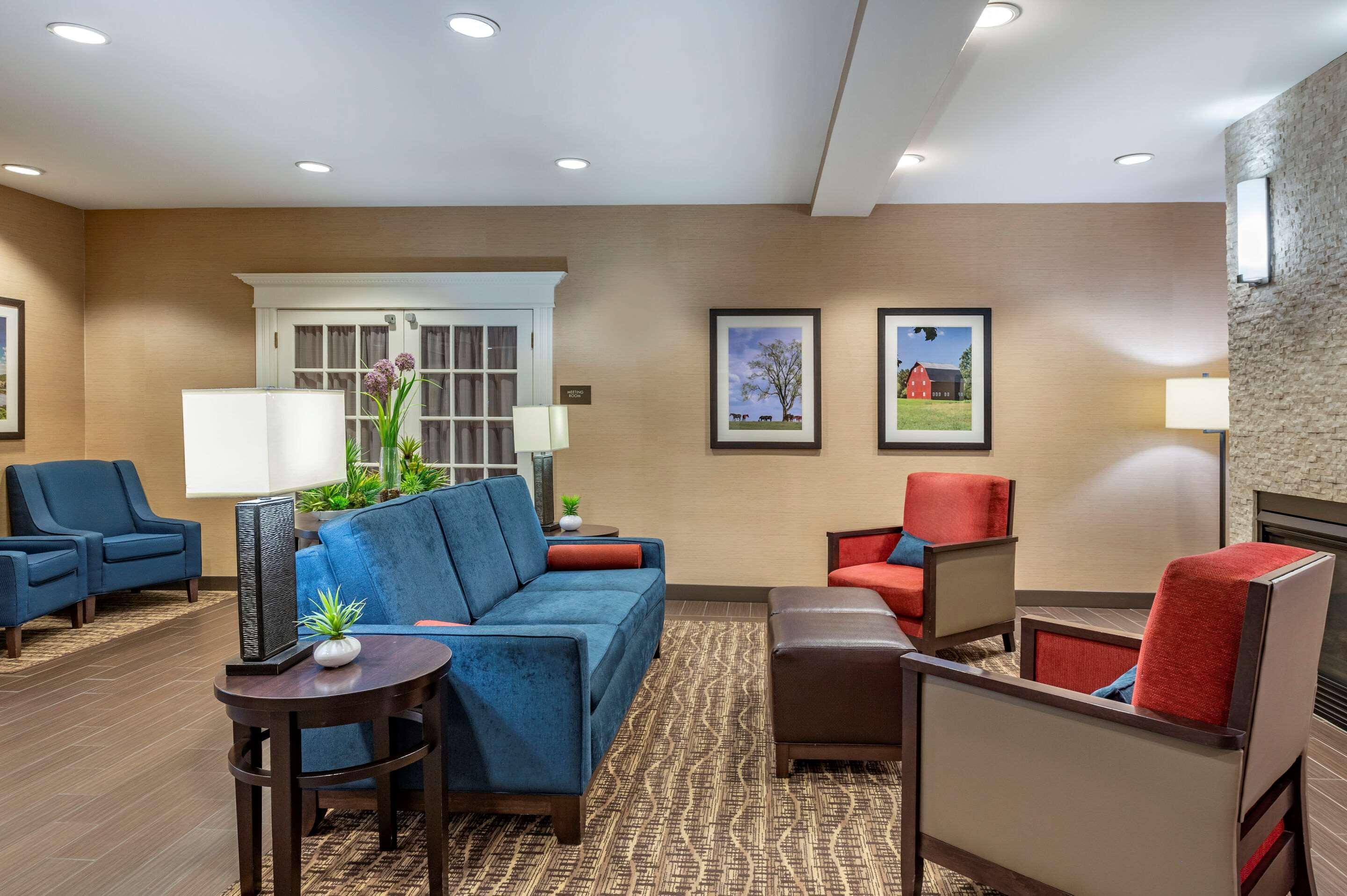 Comfort Inn & Suites Northern Kentucky Wilder Εξωτερικό φωτογραφία